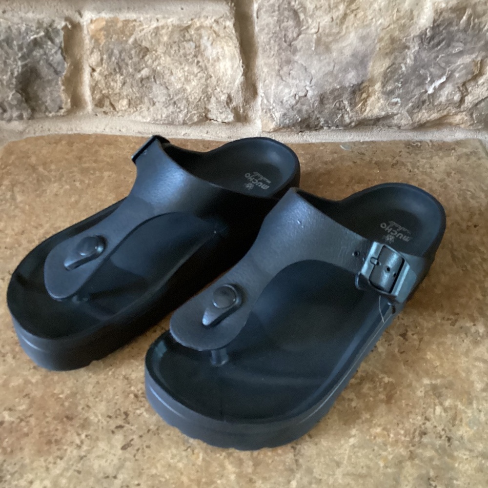 Mucho Mahalo Size 7 Black Rubber Slide Women's Shoes Thong